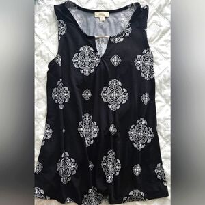 🌟Womens Black Sleeveless Top With White Ornate Design Pattern 🌟